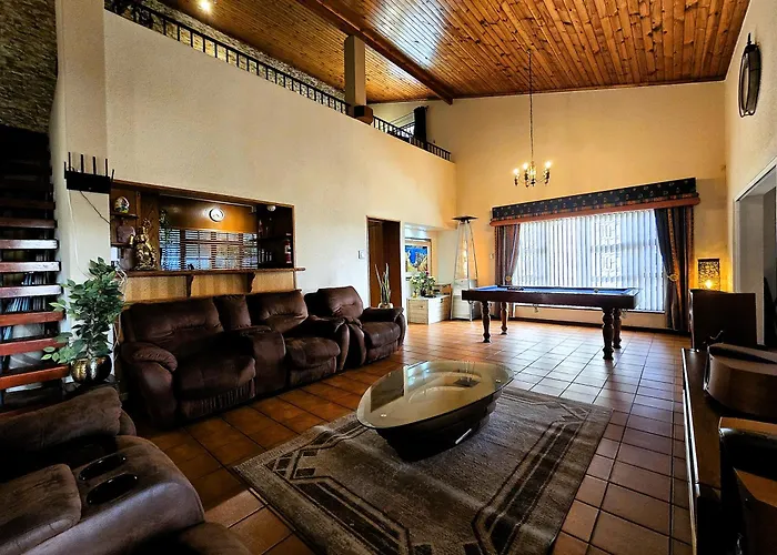 Walters Lane Luxury Accommodation Main House - No Loadshedding
