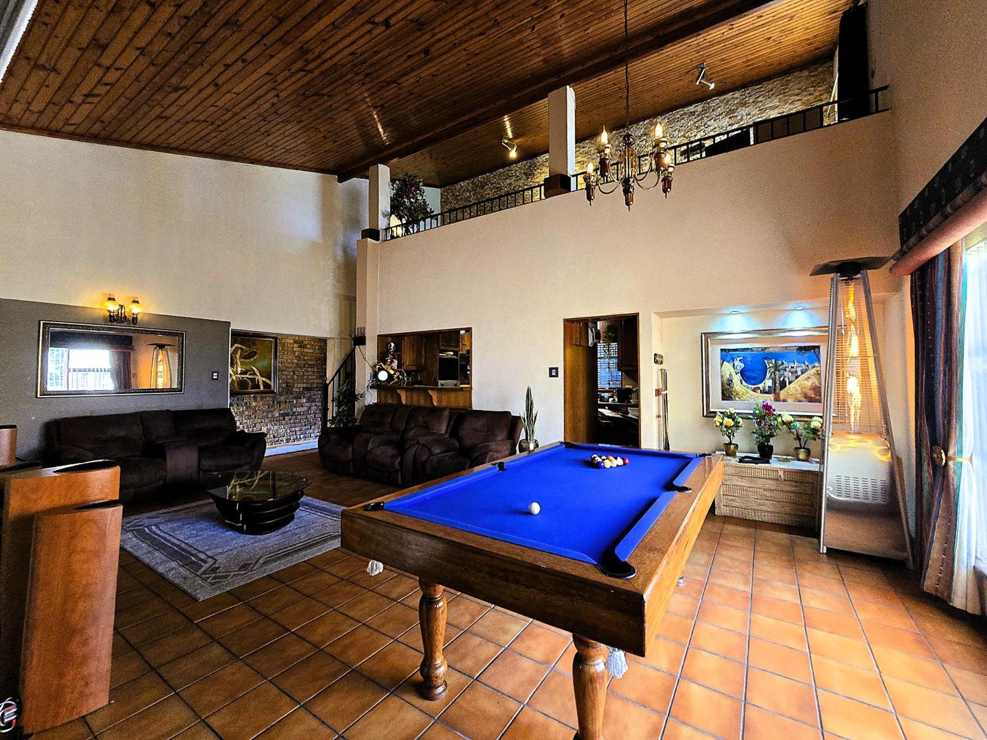 Walters Lane Luxury Main House - No Loadshedding