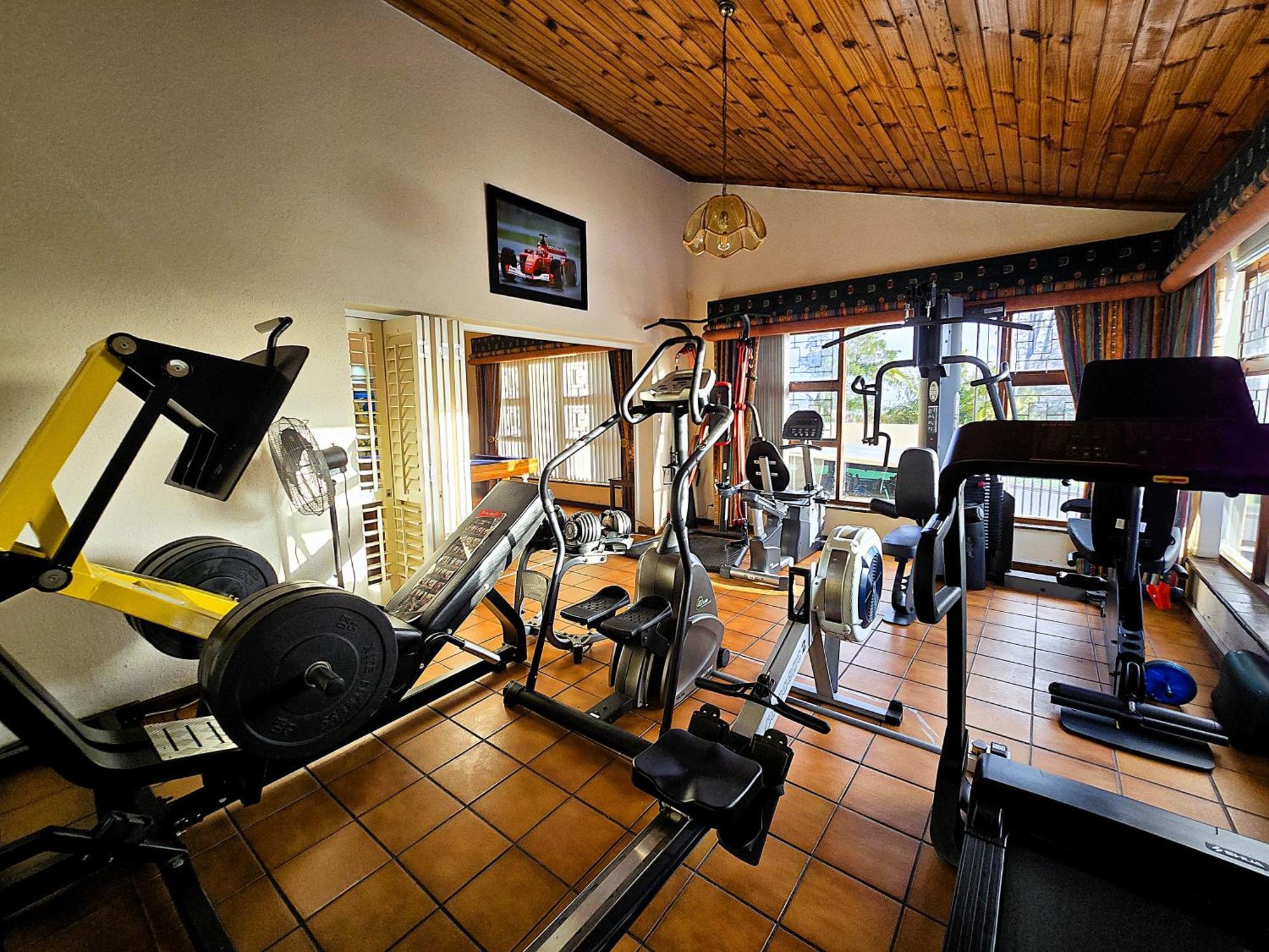 Walters Lane Luxury Main House - No Loadshedding Cape Town