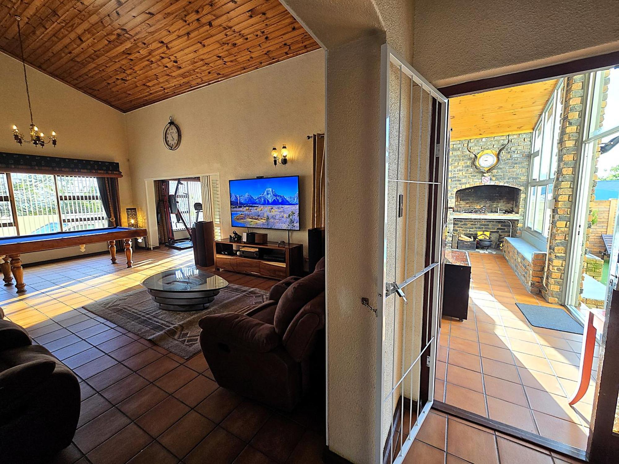 Walters Lane Luxury Main House - No Loadshedding Holiday home Cape Town