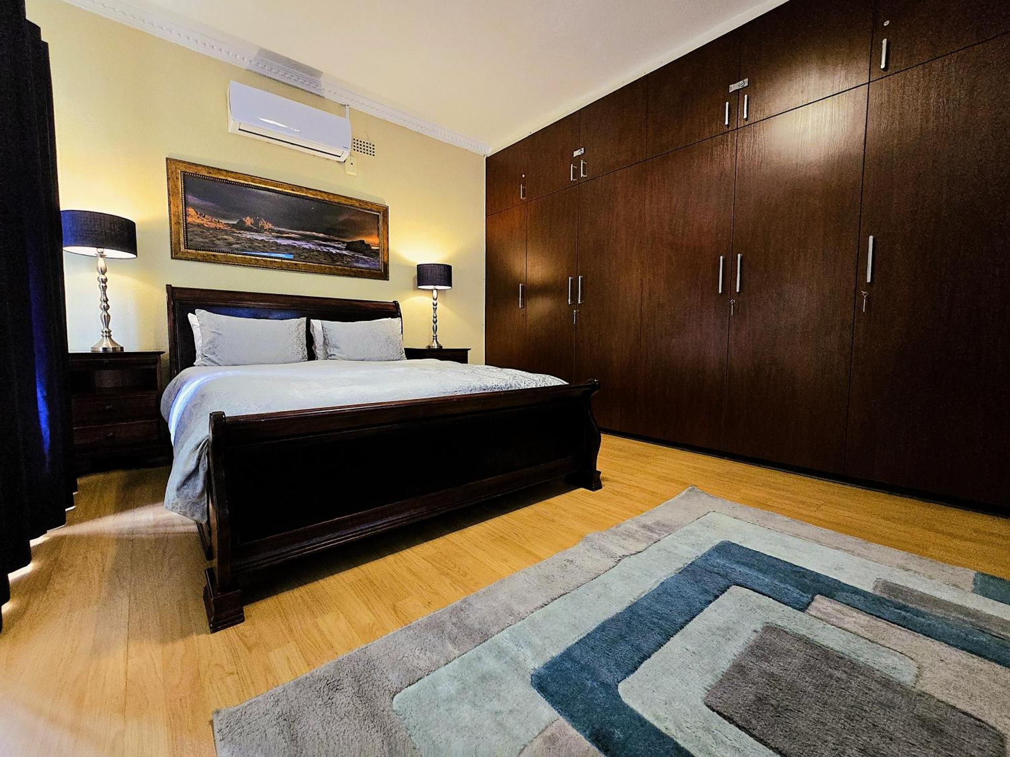 Walters Lane Luxury Main House - No Loadshedding Holiday home