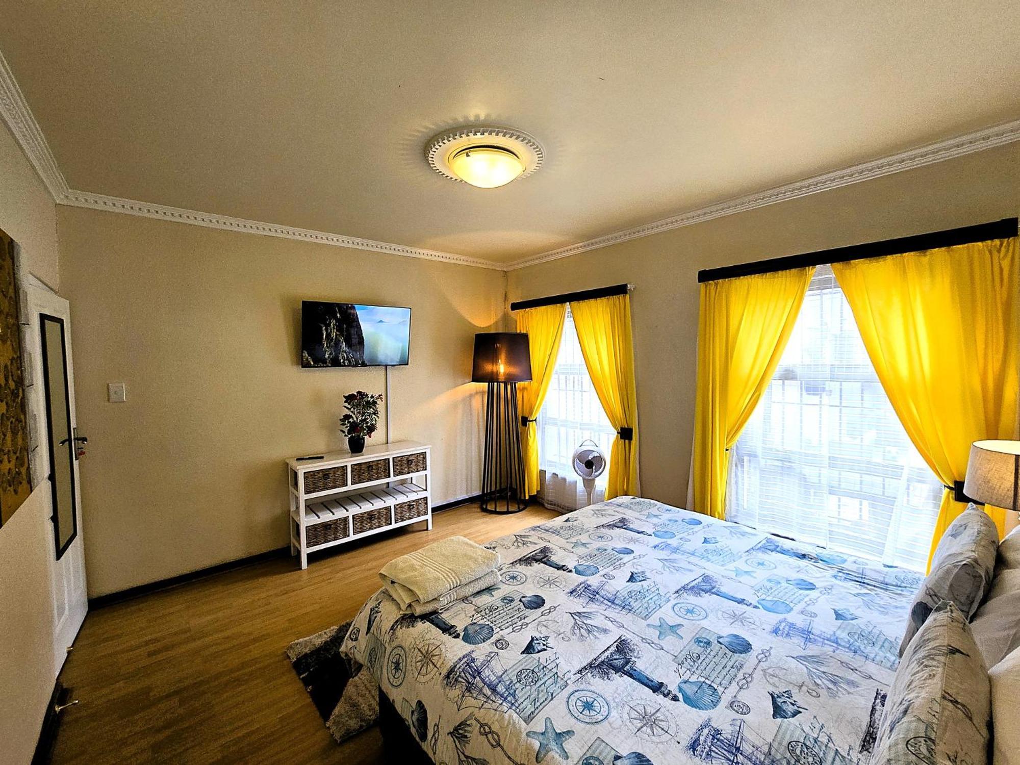 Walters Lane Luxury Main House - No Loadshedding Cape Town