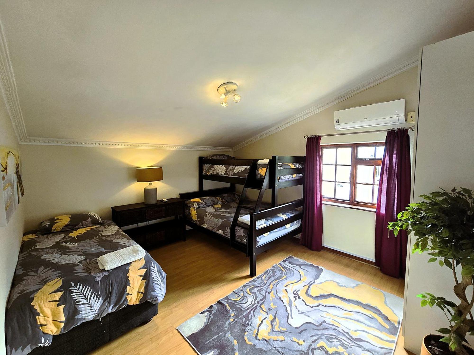 Walters Lane Luxury Main House - No Loadshedding Cape Town