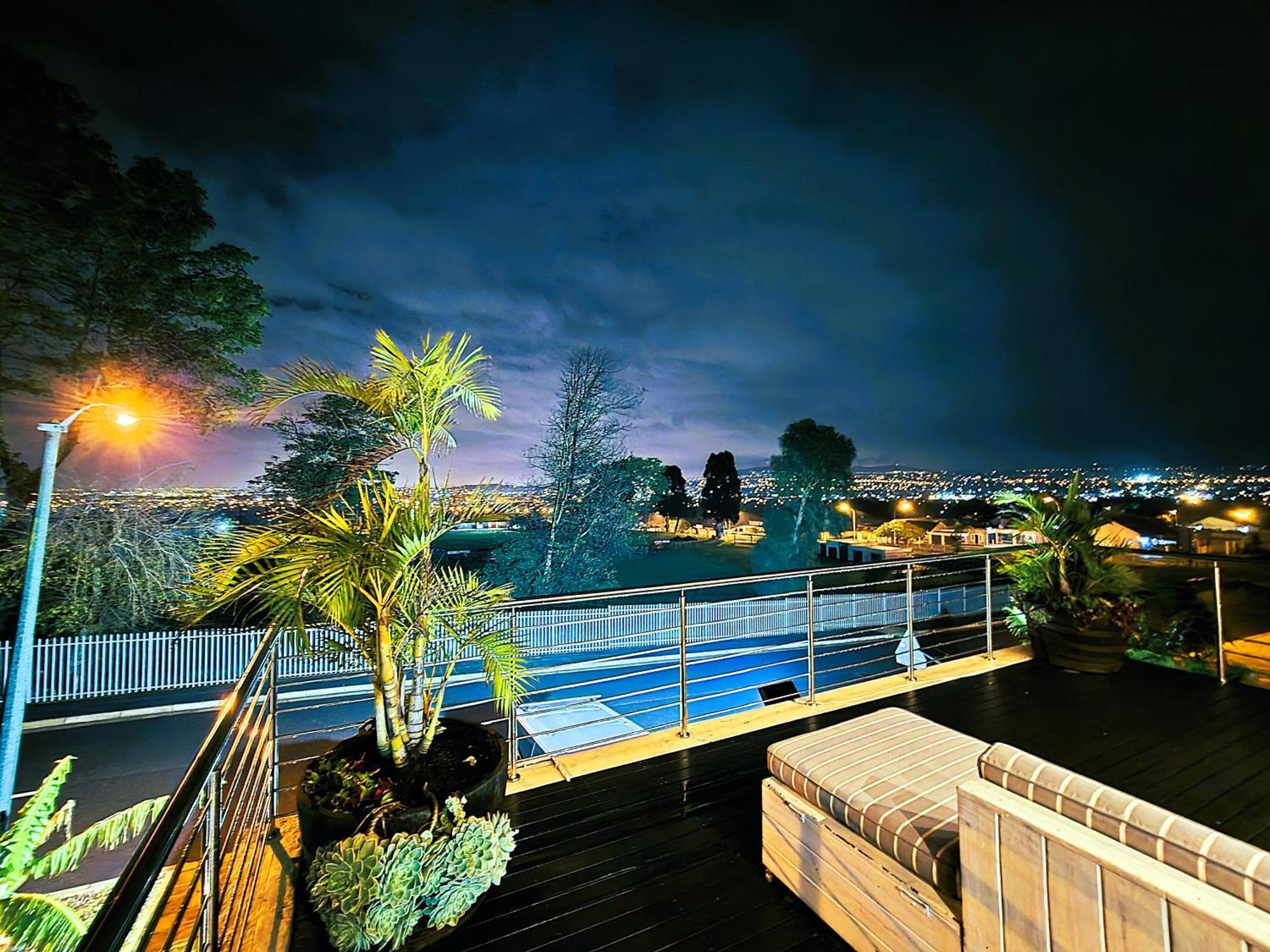 Walters Lane Luxury Main House - No Loadshedding