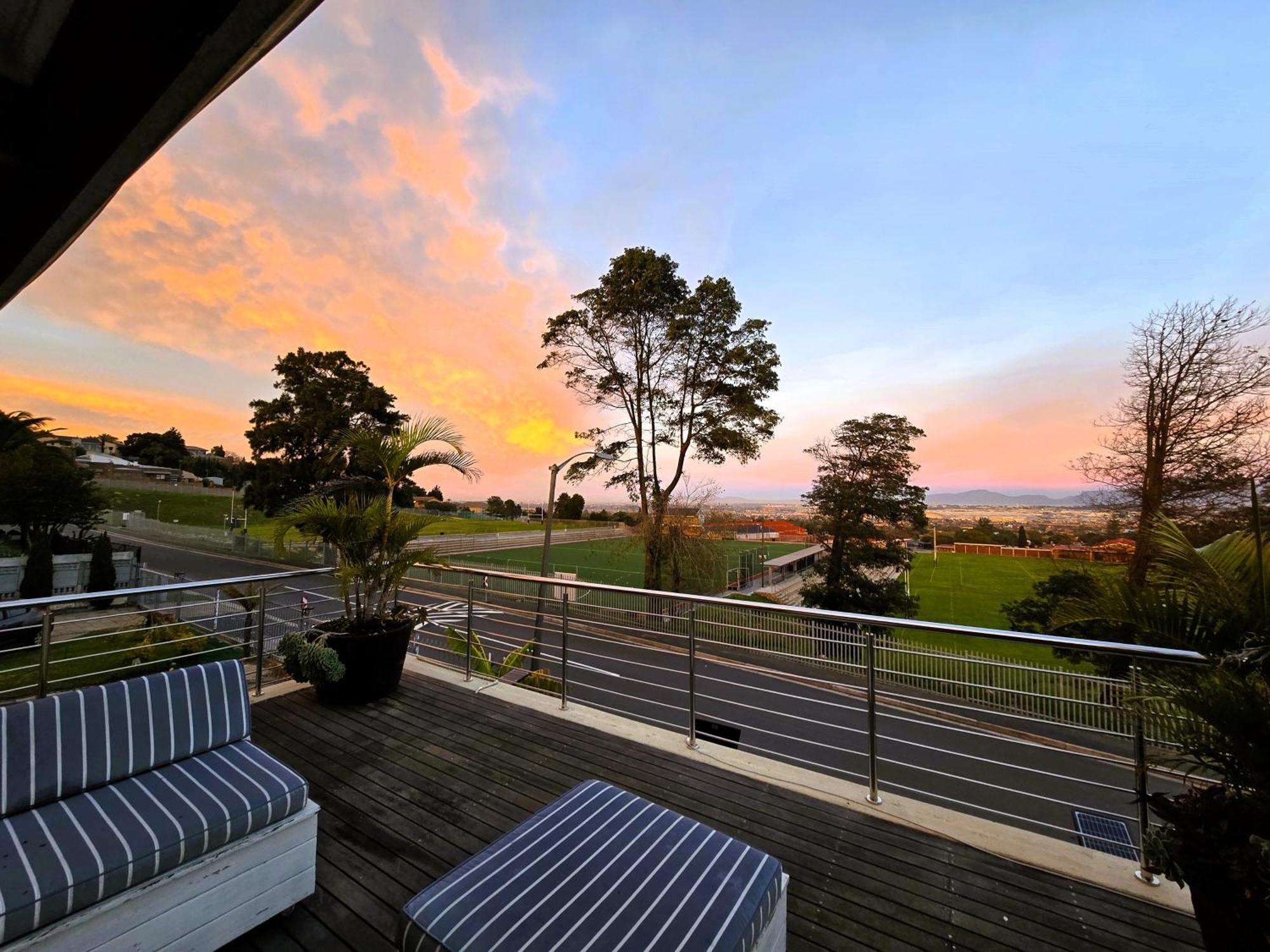 Walters Lane Luxury Main House - No Loadshedding Holiday home